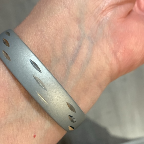 Pretty bangle - Picture 2 of 6